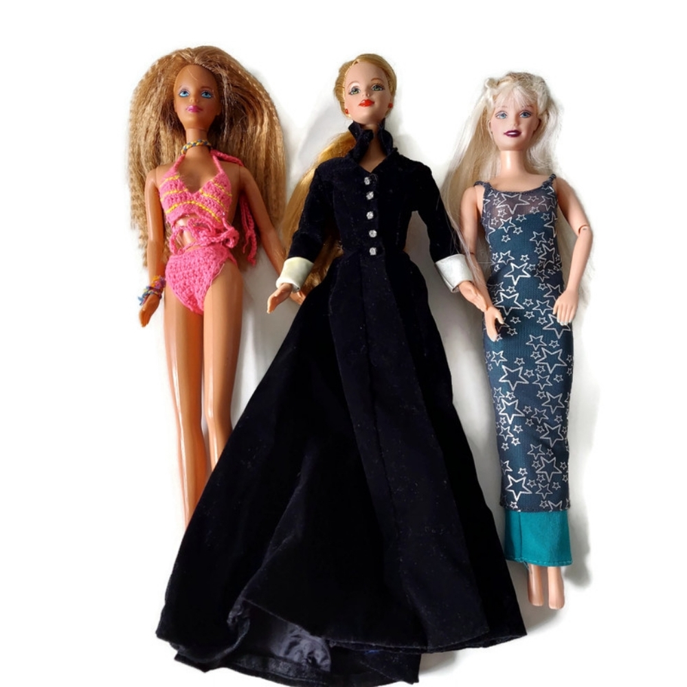 Bundle of 3 vintage collectible Barbies